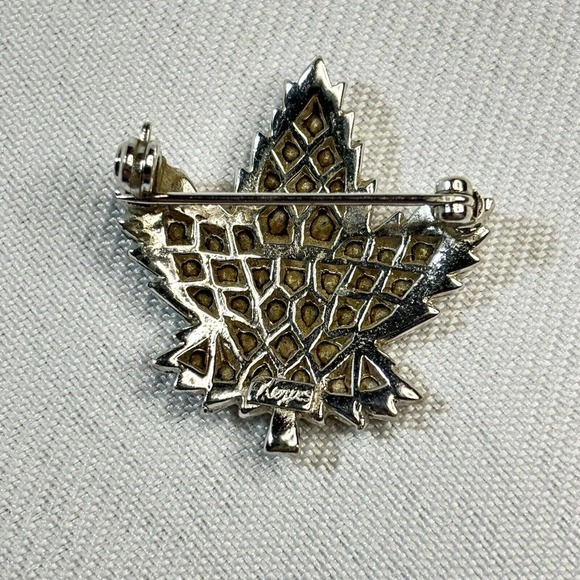 Keyes Signed Silver Tone Rhinestone Canadian Maple Leaf Pin - Picture 6 of 8